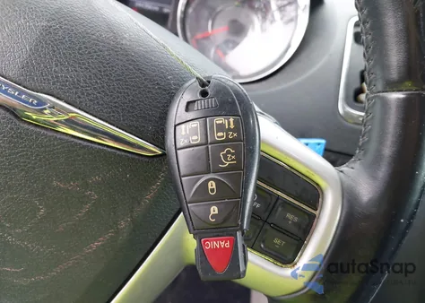 2016 Chrysler Town & Country Touring из США, поврежденный, VIN 2C4RC1BG3GR118543